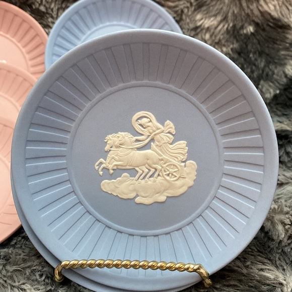 Set of Wedgwood Jasper Vintage Mini Plates - Picture 4 of 16